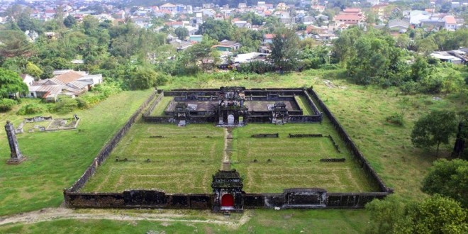 CUNG PHÚC ĐỨC VÀ MỘ PHẦN